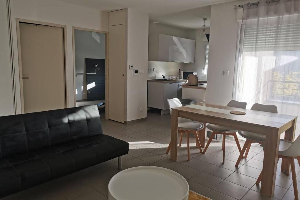 Appartement T2 Accessible Pmr Avec Terrasse Et Garage Onet-le-Château Exteriör bild